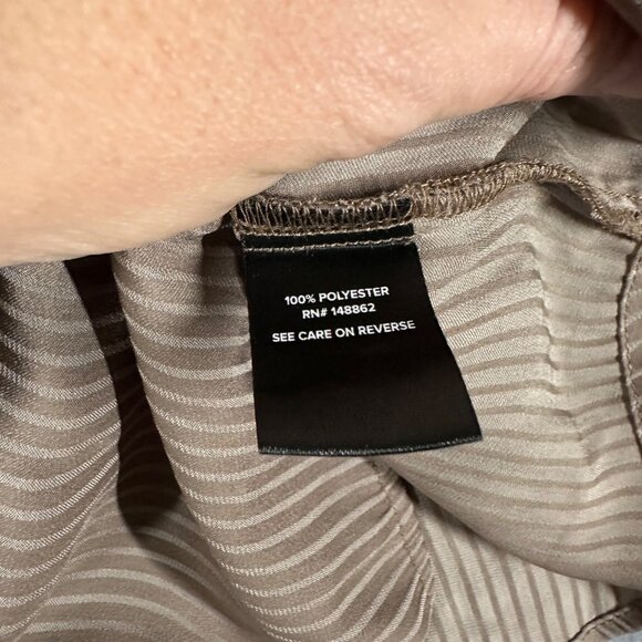 Torrid 1 US 1X 14/16 Taupe Striped V-Neck Roll Tab Sleeve Madison Blouse Button - Picture 7 of 10